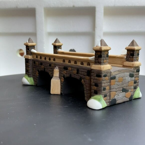 Dept 56 Stone Train Tressel, Dickens Christmas Village Decorations from 1988 - Picture 8 of 11